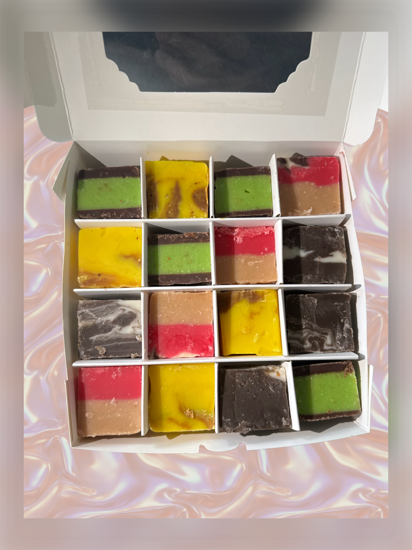 Fudge selection box - 16 pieces, a variety of different flavours